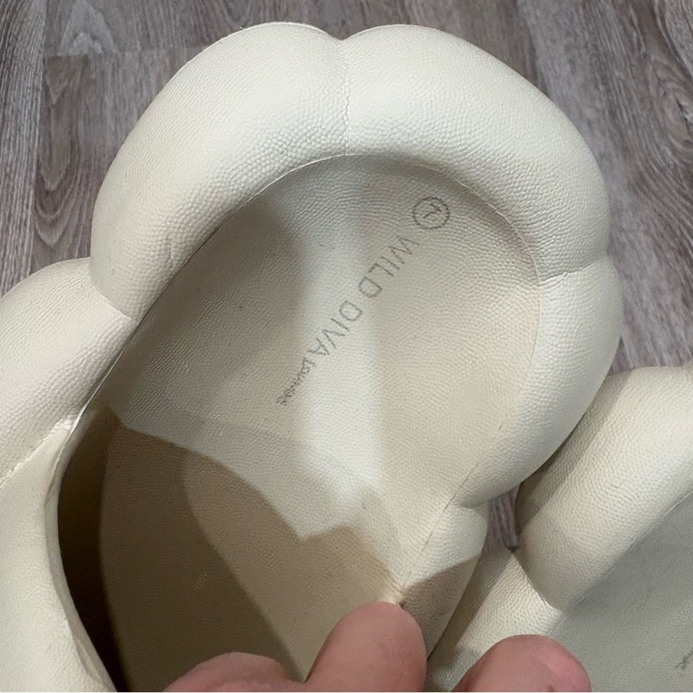 Cream Cloud Slides Stuck In The Clouds Slides - Beige sz 8, 9, 10 - Picture 5 of 6